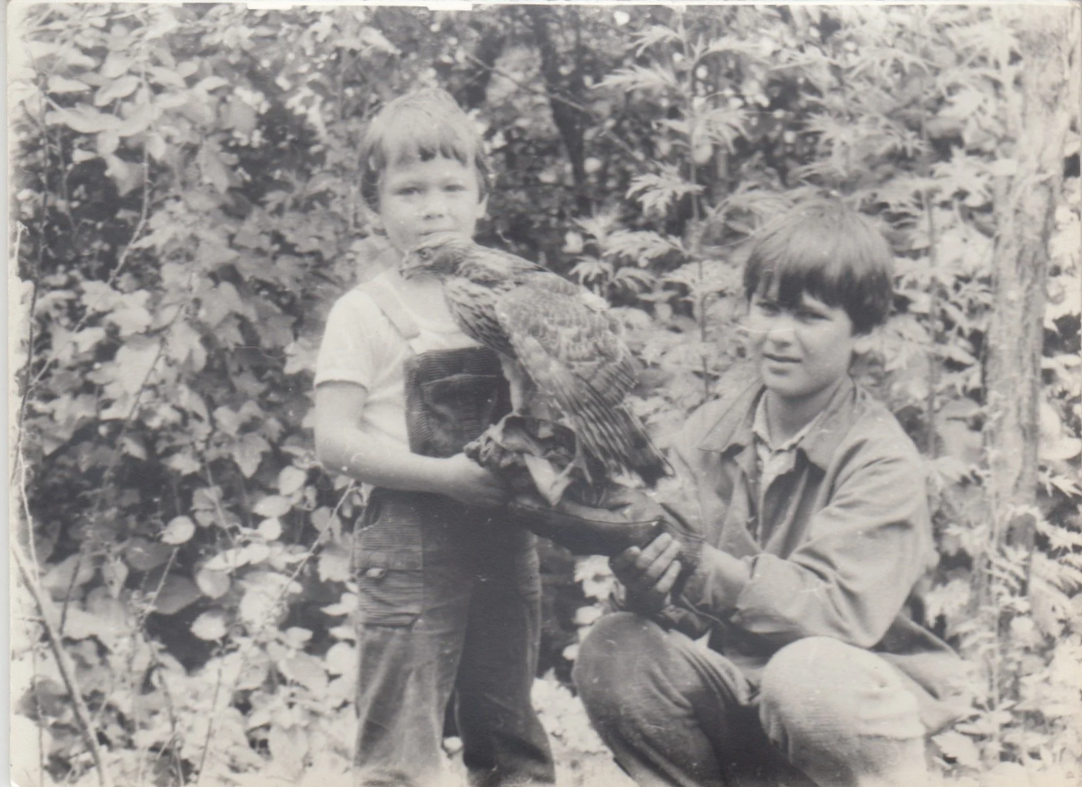 Young falconers in Ukraine in 1991