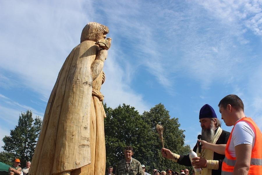 Wooden statue to St-Triphon in Kaliningrad erected in 2015
